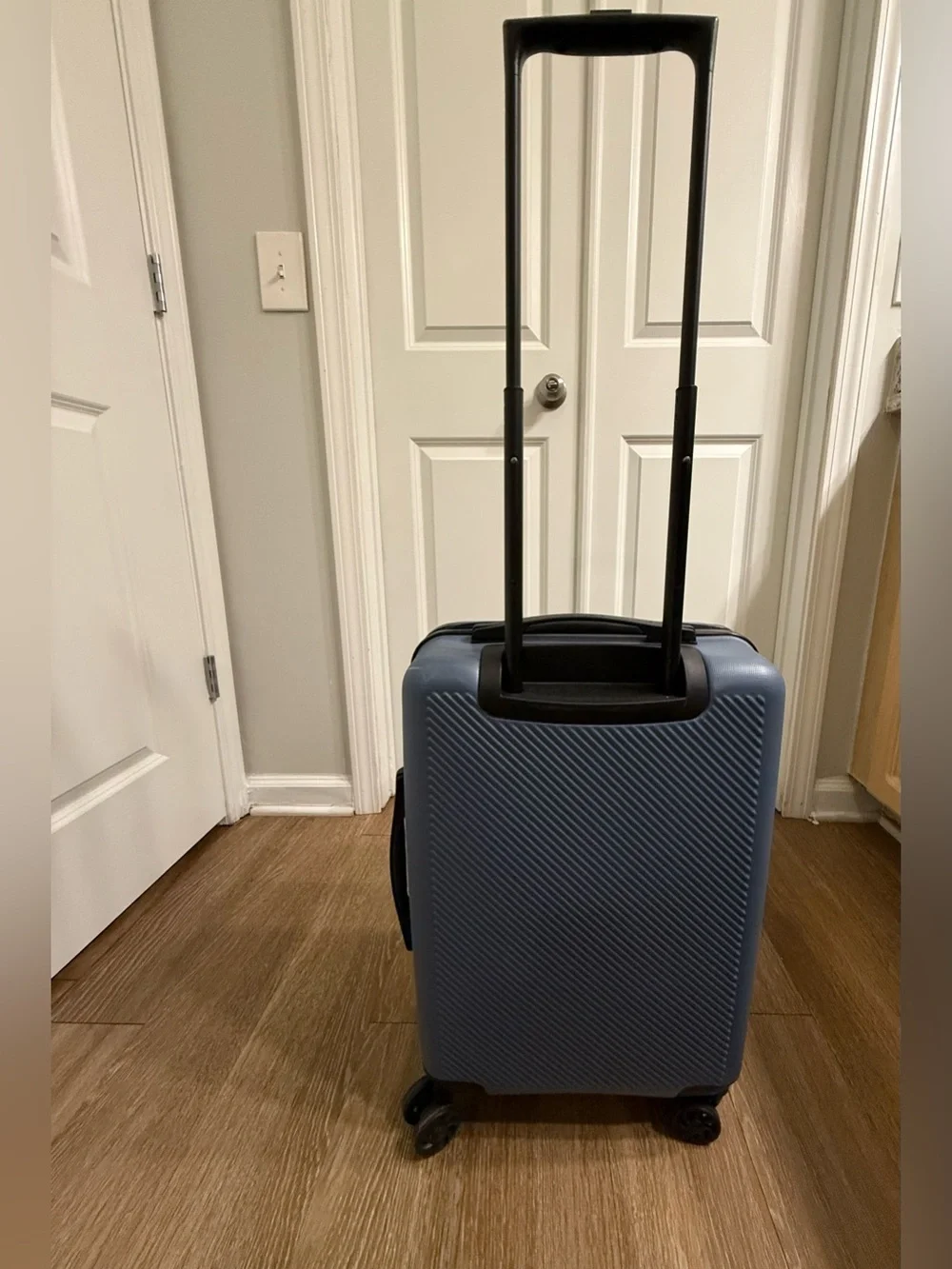CalPak 22" Malden Spinner Carry-On Suitcase - Picture 4 of 7